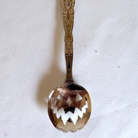 NEW HAUNTED HALLOWS LIVELY GHOSTS HALLOWEEN PUMPKIN SILVER TEA SPOON SET OF 4 - Picture 2 of 11